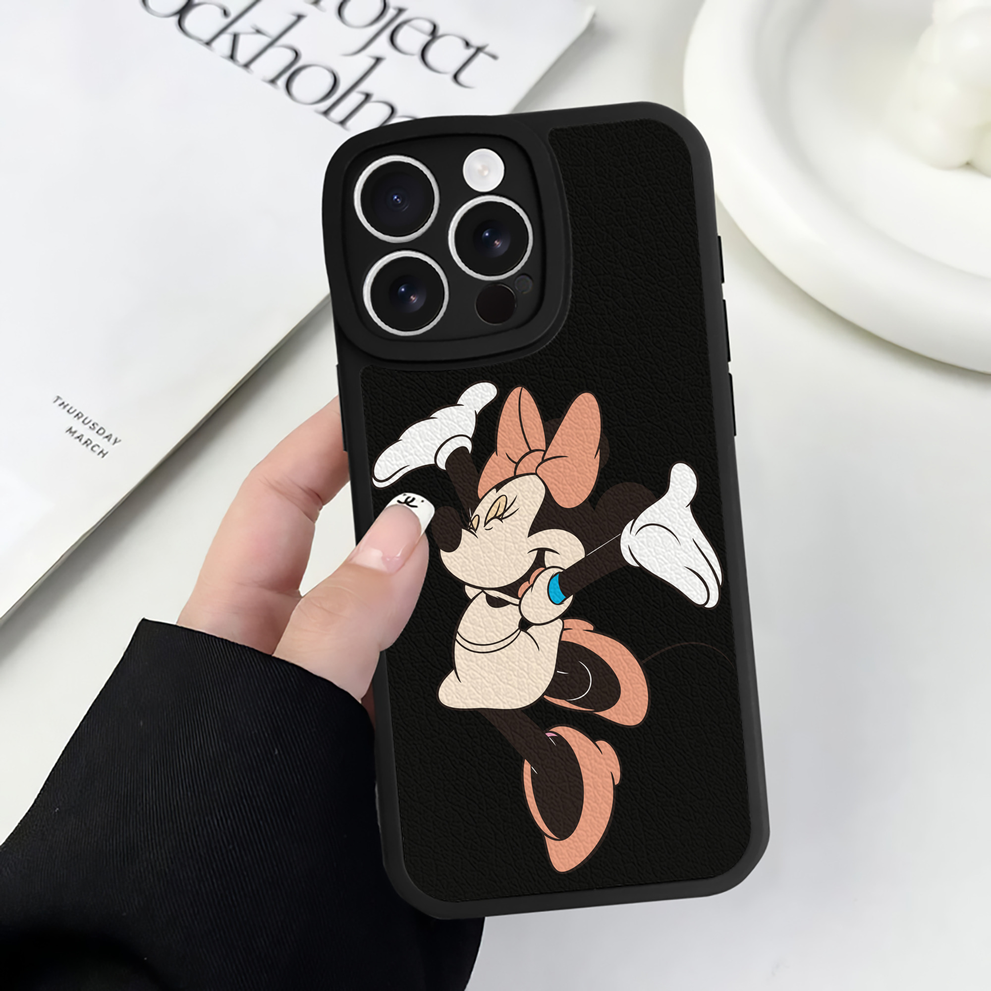 （画像用） ミッキーマウス Mickey Mouse 【iPhone 16シリーズ対応】シリコンスマホケース（レザー調） 材質：シリコン